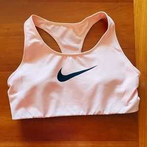 NEW WITHOUT TAGS Nike Women’s Sports Bra